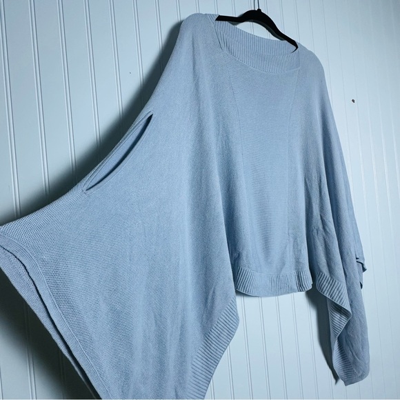 Lululemon Forward Flow Cape Travel Casual Soft
Silver Fox / Alpine White OSFA - Picture 13 of 15